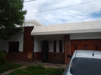 Casa en esquina COLON Y SANTA CRUZ