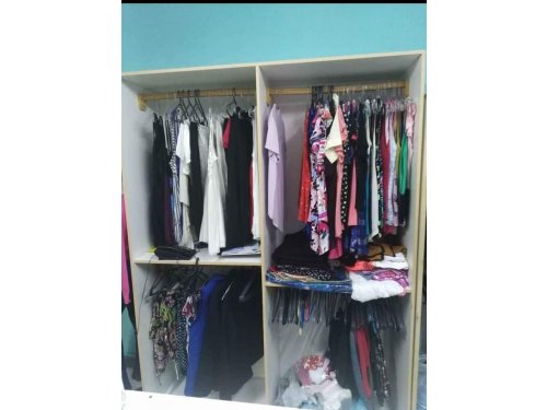 Vendo muebles abiertos con estantes y perchero - Clasionce | Fácil