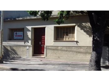 GRAN OPORTUNIDAD: Se vende casa a refaccionar en calle 25 de