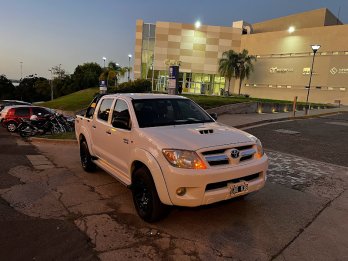 IMPECABLE TOYOTA HILUX