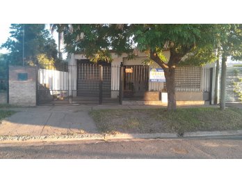Vendo Casa 4 Dormitorios Cochera. Todos los Ser