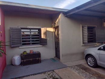 Se vende Propiedad 3 dorm. Cochera doble. Fondo verde