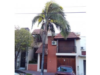 PARTICULAR VENDE CASA ZONA PARQUE BERDUC